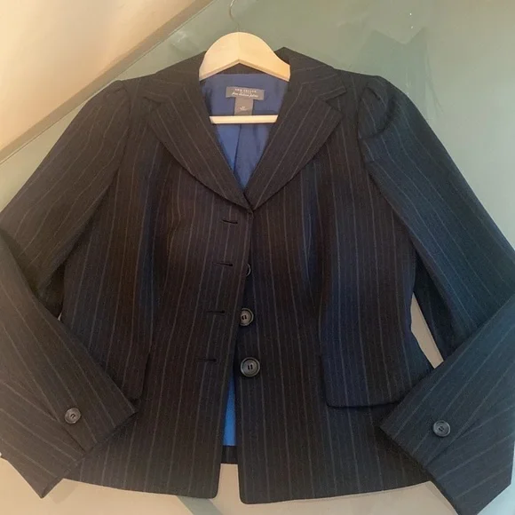Ann Taylor Blazer Ann Taylor Virgin WOOL Pinstripe Blazer with Stretch Size 6P - Picture 2 of 10